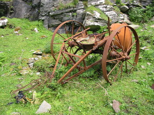 Abandoned farm equipment, Port an Tigh Mhóir